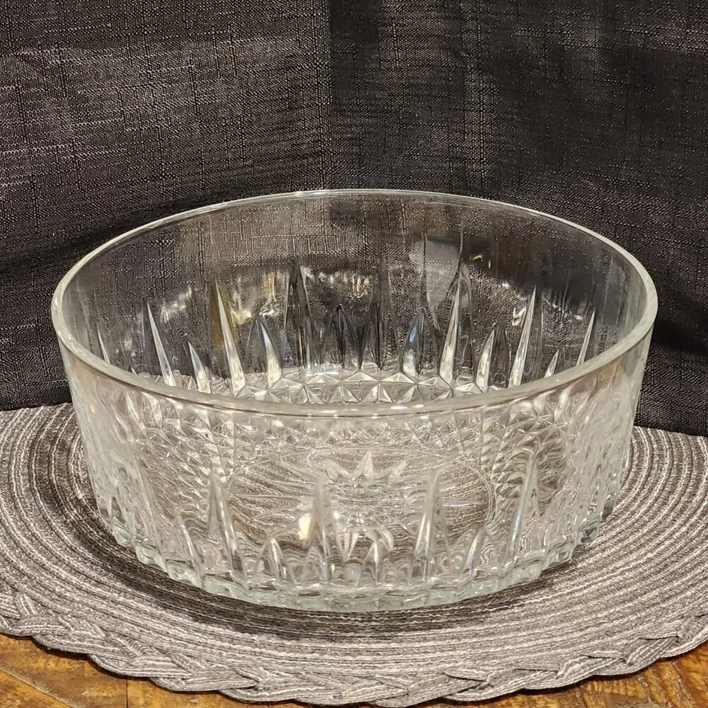 7.75 inch Crystal Bowl - Arcoroc France